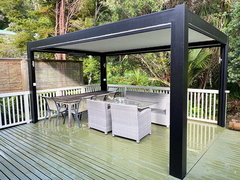 Freestanding-louvre-roof-creates-shelter-in-a-previously-exposed-outdoor-space